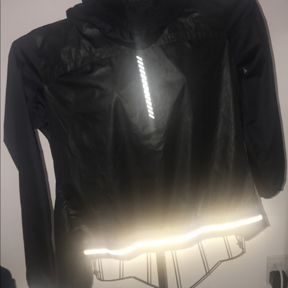 Under Armour windbreaker - Picture 2 of 2